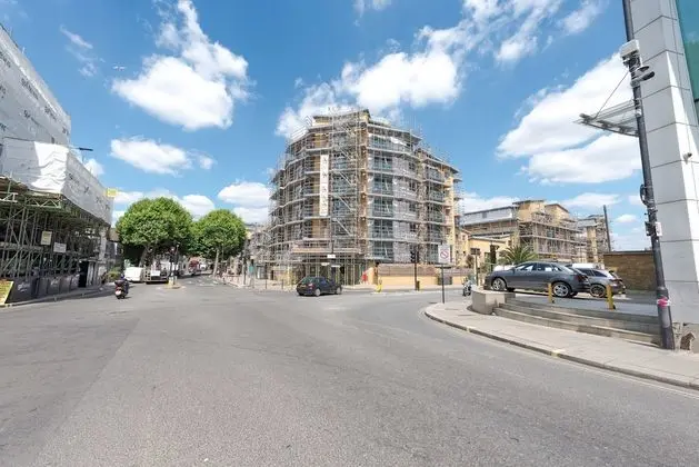 Spacious Fulham Apartment Close to the River by Underthedoormat