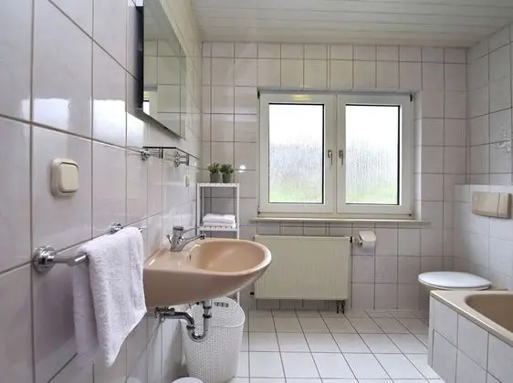 Spacious Group Home with Garden near Edersee & Kellerwald National Park - Banyo Tipleri