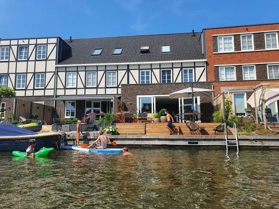 Spacious Holiday Home in Alkmaar With Garden - Dış Mekan
