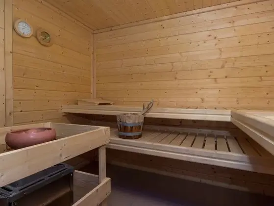 Spacious Holiday Home in the Ardennes with Sauna & Hot Tub - Spa