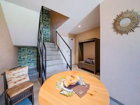 Spacious Holiday Home in Bourseigne-neuve With Barbeque - İç Mekan