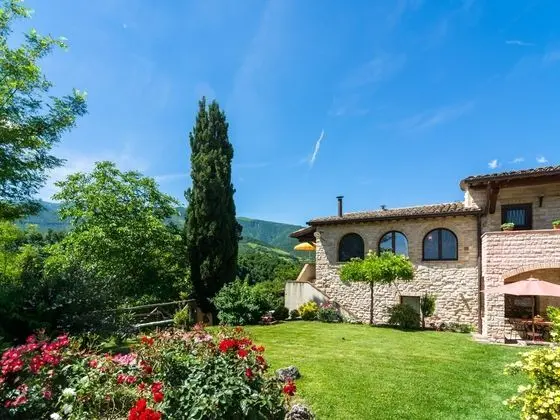 Spacious Holiday Home in Cagli With Garden - Dış Mekan