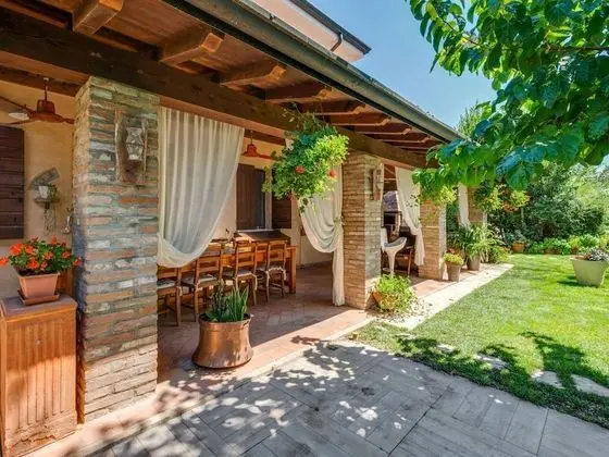 Spacious Holiday Home in Castelbelforte With Swimming Pool - 1