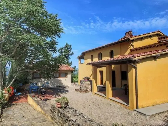 Spacious Holiday Home in Castelfranco di Sopra With Pool