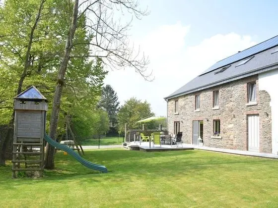Spacious Holiday Home in Champlon With Garden - Dış Mekan