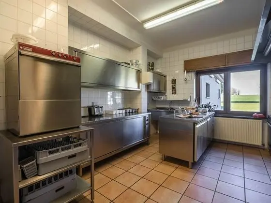 Spacious Holiday Home in Gouvy With Garden - Mutfak