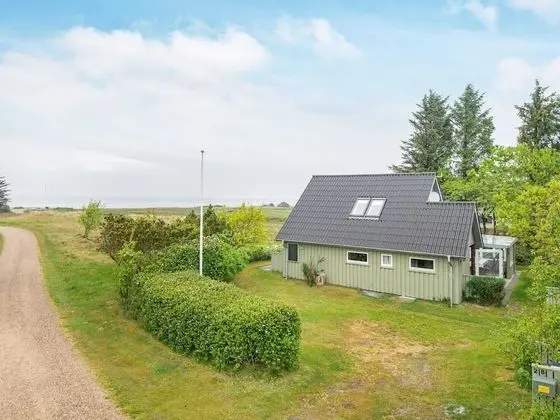 Spacious Holiday Home in Hemmet near Sea