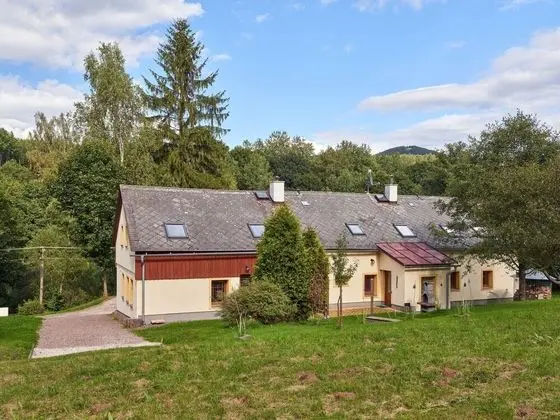 Spacious Holiday Home in Lampertice With Swimming Pool - 1