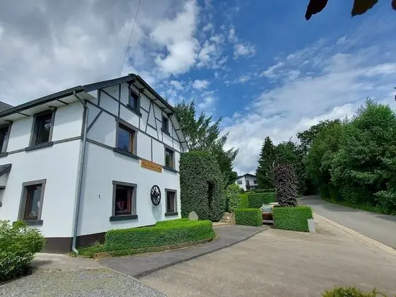 Spacious Holiday Home in Malmedy near Nature Parc High Venn