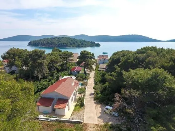 Spacious Holiday Home in Molat With Pool
