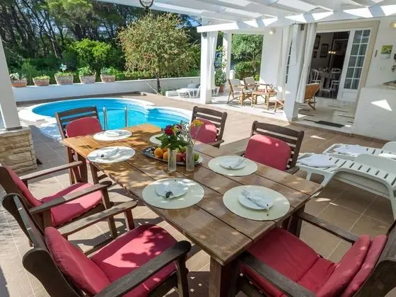 Spacious Holiday Home in Molat With Pool - Havuz