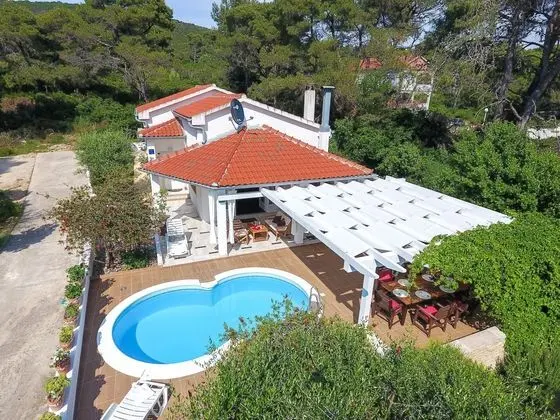 Spacious Holiday Home in Molat With Pool - Öne Çıkan Resim