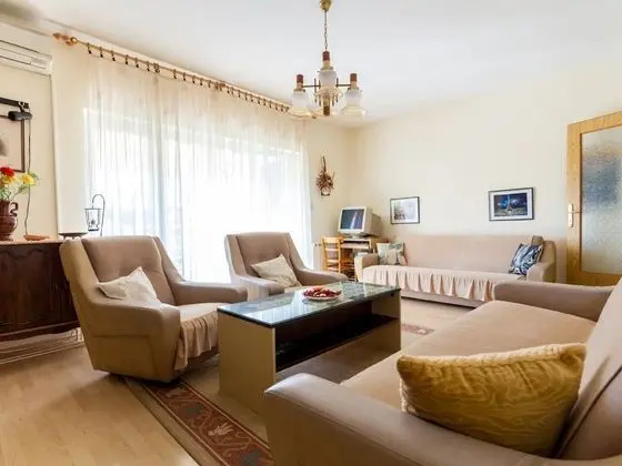 Spacious Holiday Home near Sea