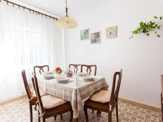 Spacious Holiday Home near Sea - Yerinde Yemek