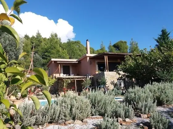 Spacious Holiday Home near Sea in Nerotrivia