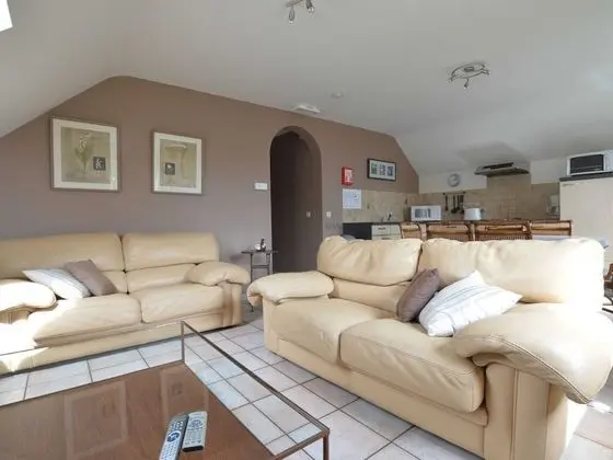 Spacious Holiday Home in Ovifat With Terrace - Oda Düzeni