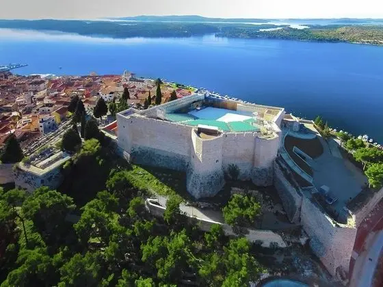 Spacious Holiday Home in Pakoštane near Sea