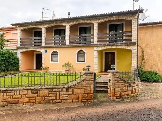 Spacious Holiday Home With Private Pool in Verteneglio