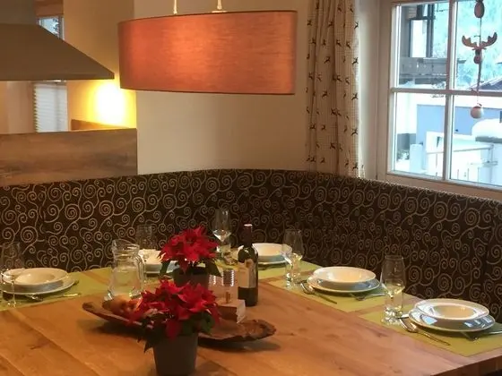 Spacious Holiday Home in Salzburg With Mountain View - Yerinde Yemek