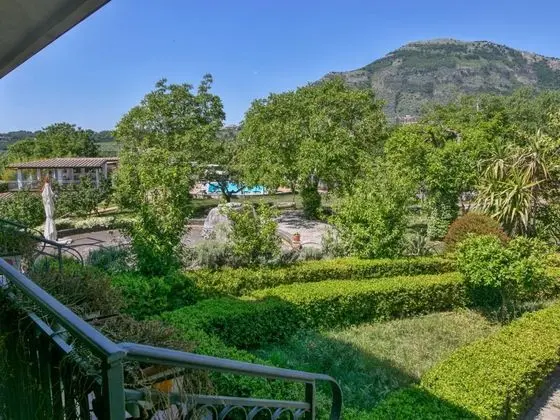 Spacious Holiday Home in San Cipriano Picentino With Terrace - Dış Mekan