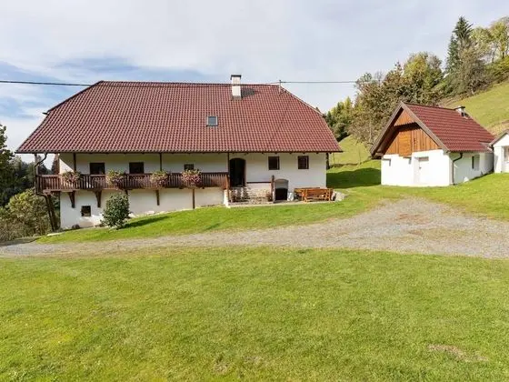 Spacious Holiday Home With Sauna in Eberstein - Dış Mekan
