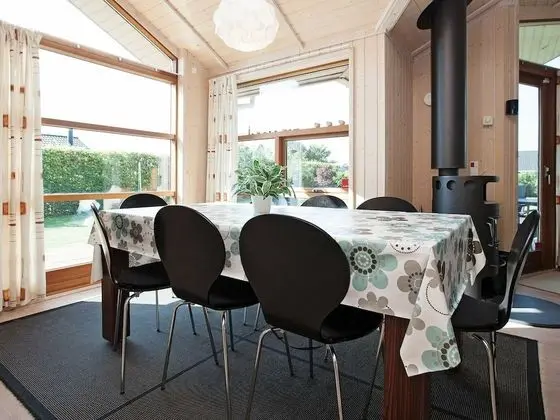 Spacious Holiday Home in Slagelse With Whirlpool - İç Mekan