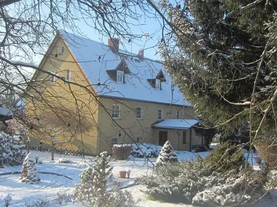 Spacious Holiday Home in Stara Kamienica With Pond - Dış Mekan