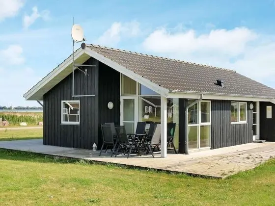 Spacious Holiday Home in Storvorde near Sea