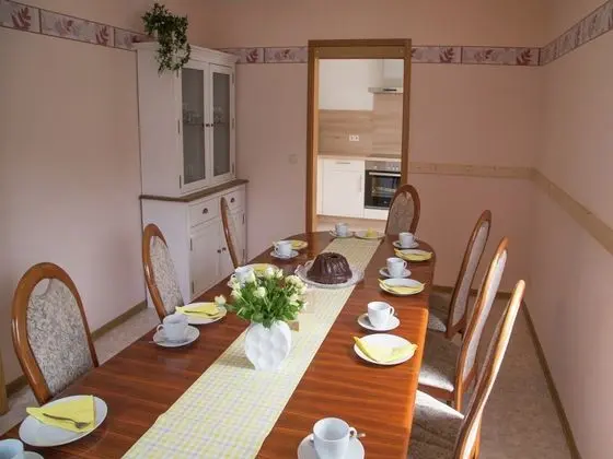 Spacious Holiday Home in Ulmen With Garden - Yerinde Yemek