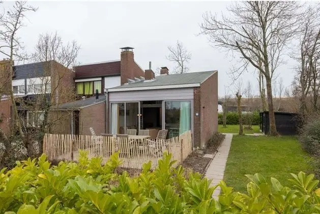 Spacious Holiday Home Within Walking Distance of the Beach, in Nieuwvlietbad