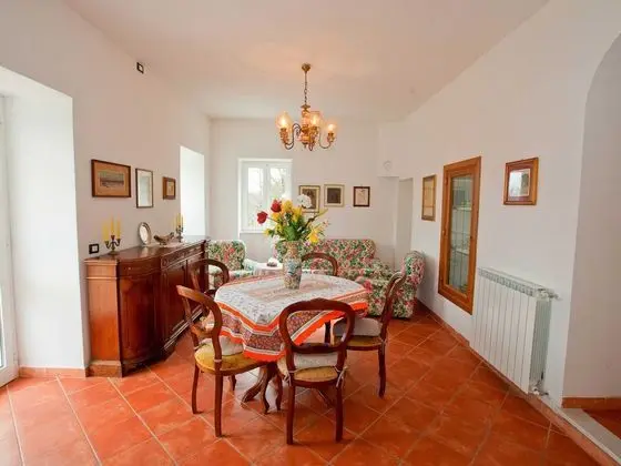 Spacious Home Divided in two Apartments With Lovely Terrace Surrounded by Nature - Yerinde Yemek