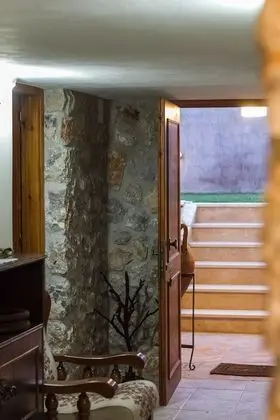Spacious home with garden in Marathonas - İç Mekan
