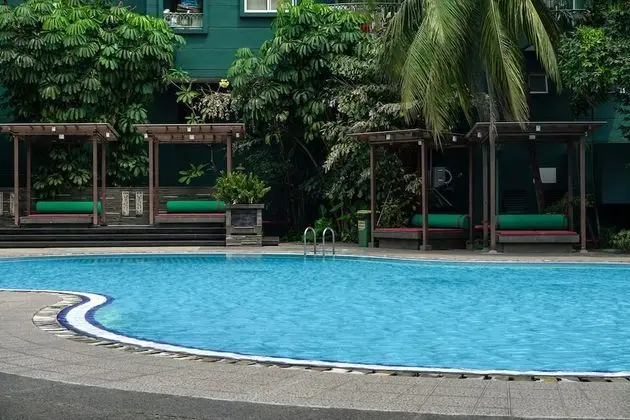 Spacious And Homey 2Br At Nuasa Hijau Pondok Indah Apartment - Havuz