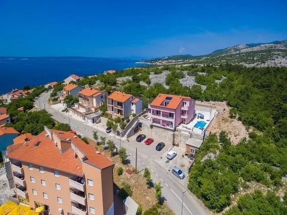 Spacious House Apartment With Swimming Pool & Sea View