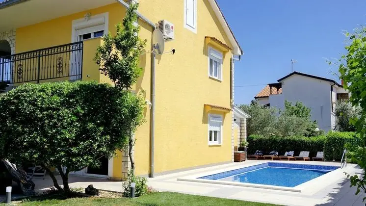 Spacious House Apartment With Terrace, Near the Beach - Dış Mekan