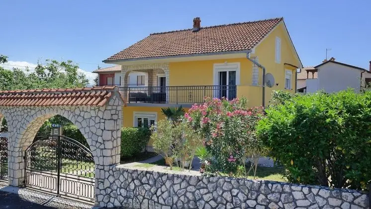 Spacious House Apartment With Terrace, Near the Beach - Öne Çıkan Resim