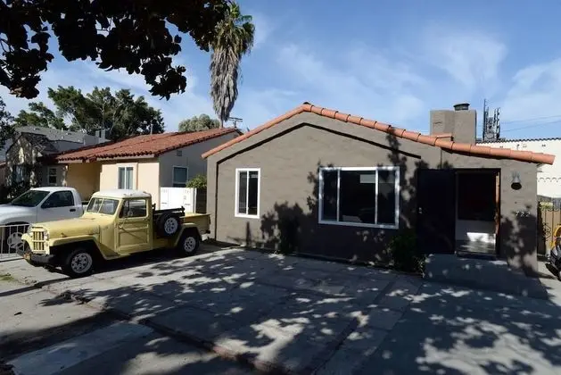 Spacious House on Melrose w Private Backyard Gym