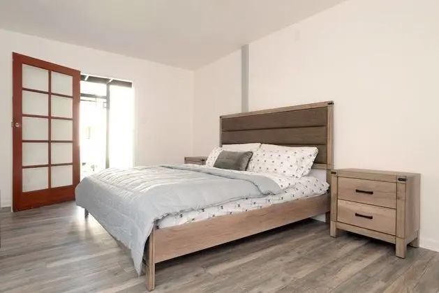 Spacious House on Melrose w Private Backyard Gym - Oda