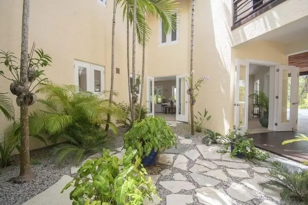 Spacious Lake Front Villa With In-room Jacuzzis in Luxury Golf and Beach Resort - Oda