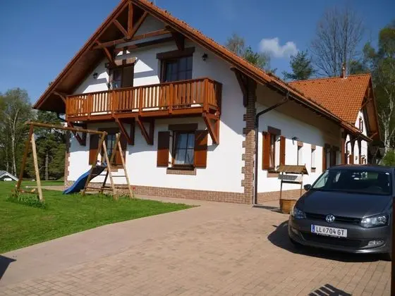Spacious Villa in Lipno nad Vltavou With Sauna, Garden - Dış Mekan
