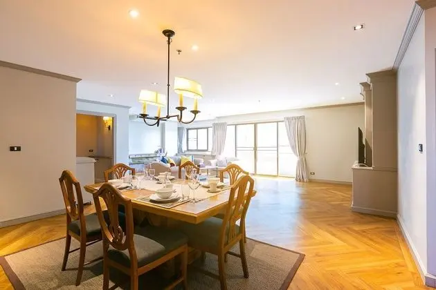 Spacious Living Br w Bathtub Centre Bangkok - Yerinde Yemek