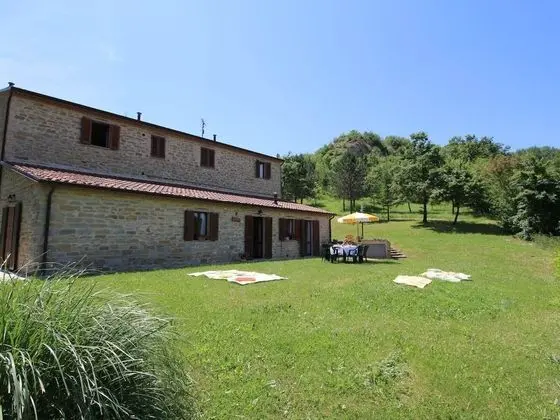 Spacious Mansion in Apecchio With Pool