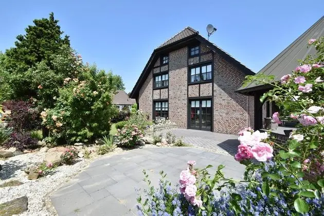 Spacious Mansion With Meadow View in Bruinisse - Dış Mekan