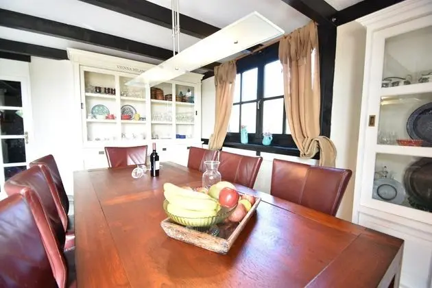 Spacious Mansion With Meadow View in Bruinisse - Yerinde Yemek