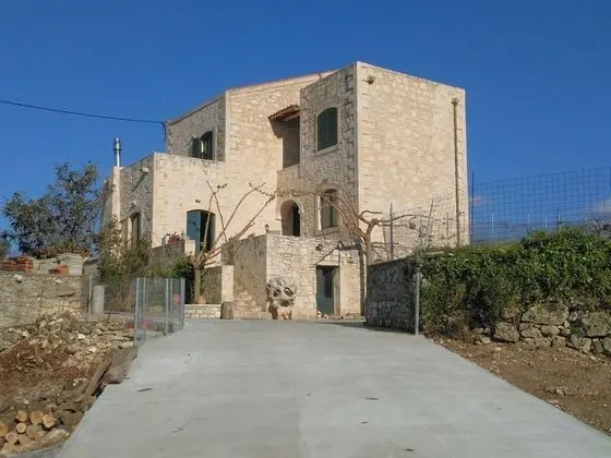 Spacious Villa in Margarites With Private Garden