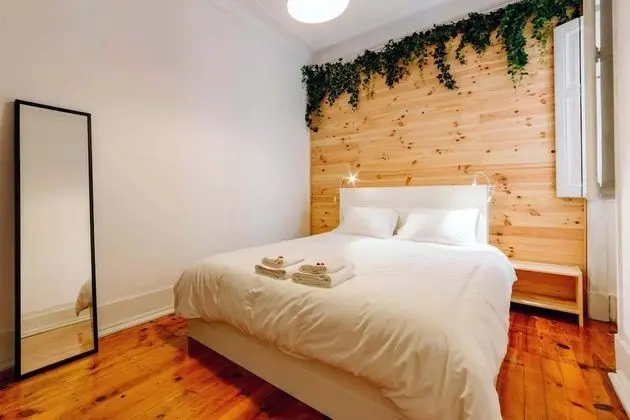 The Spacious Marqu s Apartment - Design by the Artist Sebasti o Lobo