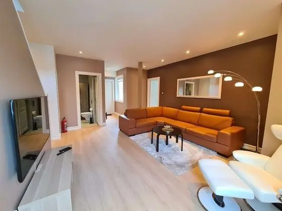 Spacious And Modern 3-bedroom Near Center, Free Parking