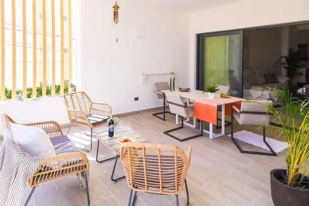 Spacious Modern Apartment With Private Picuzzi