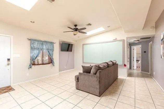 Spacious, Modern, Exquisite 4-bed Home in Tucson - Oda Düzeni