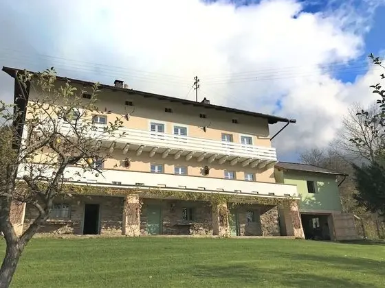 Spacious Villa near Forest in Buchet - Dış Mekan